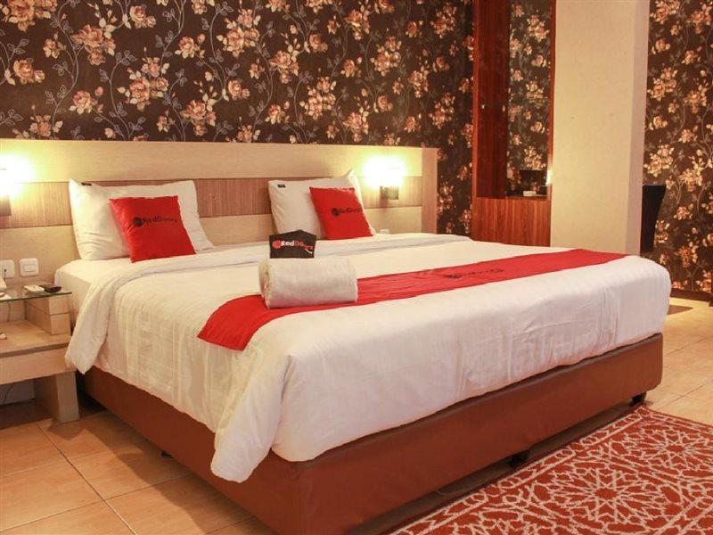 Reddoorz Premium Near Bandung Station Hotell Eksteriør bilde