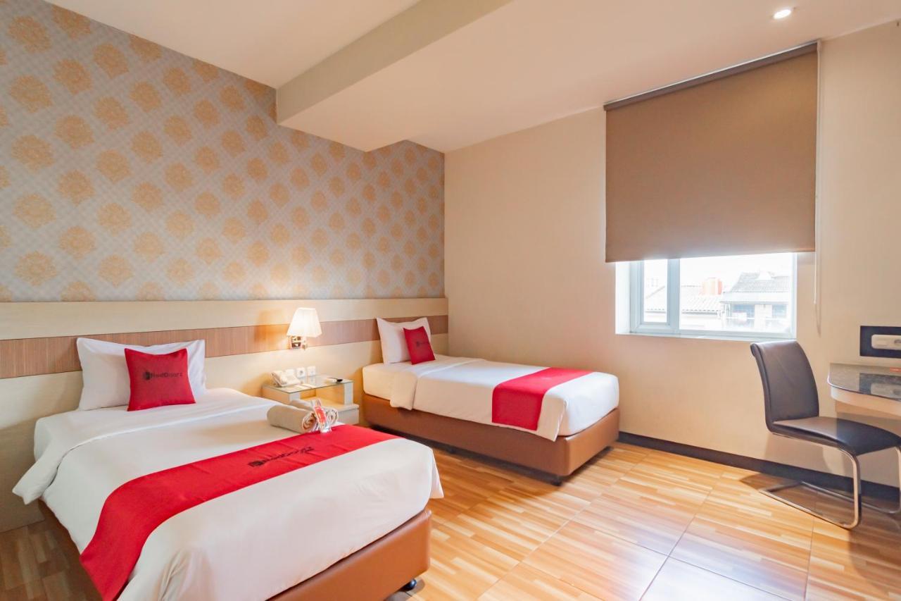 Reddoorz Premium Near Bandung Station Hotell Eksteriør bilde