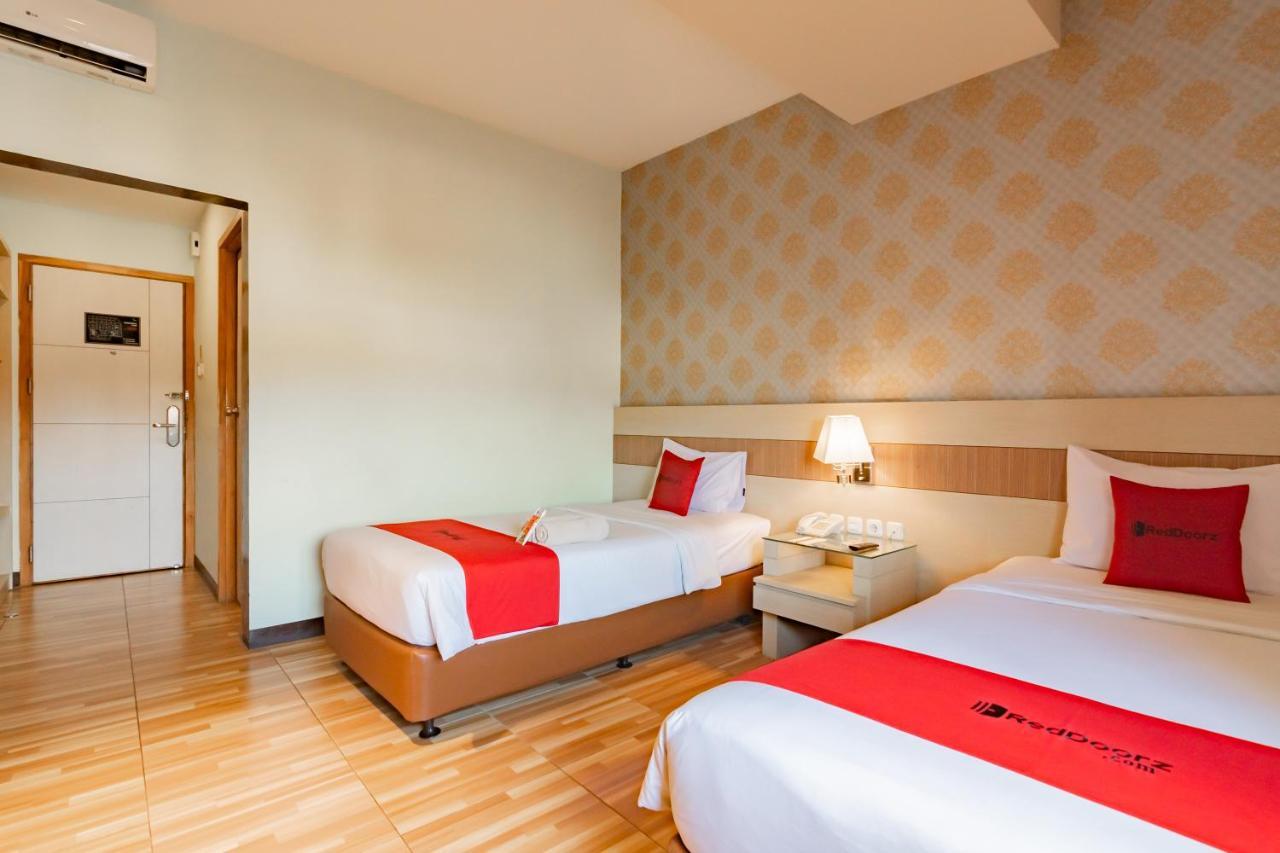 Reddoorz Premium Near Bandung Station Hotell Eksteriør bilde