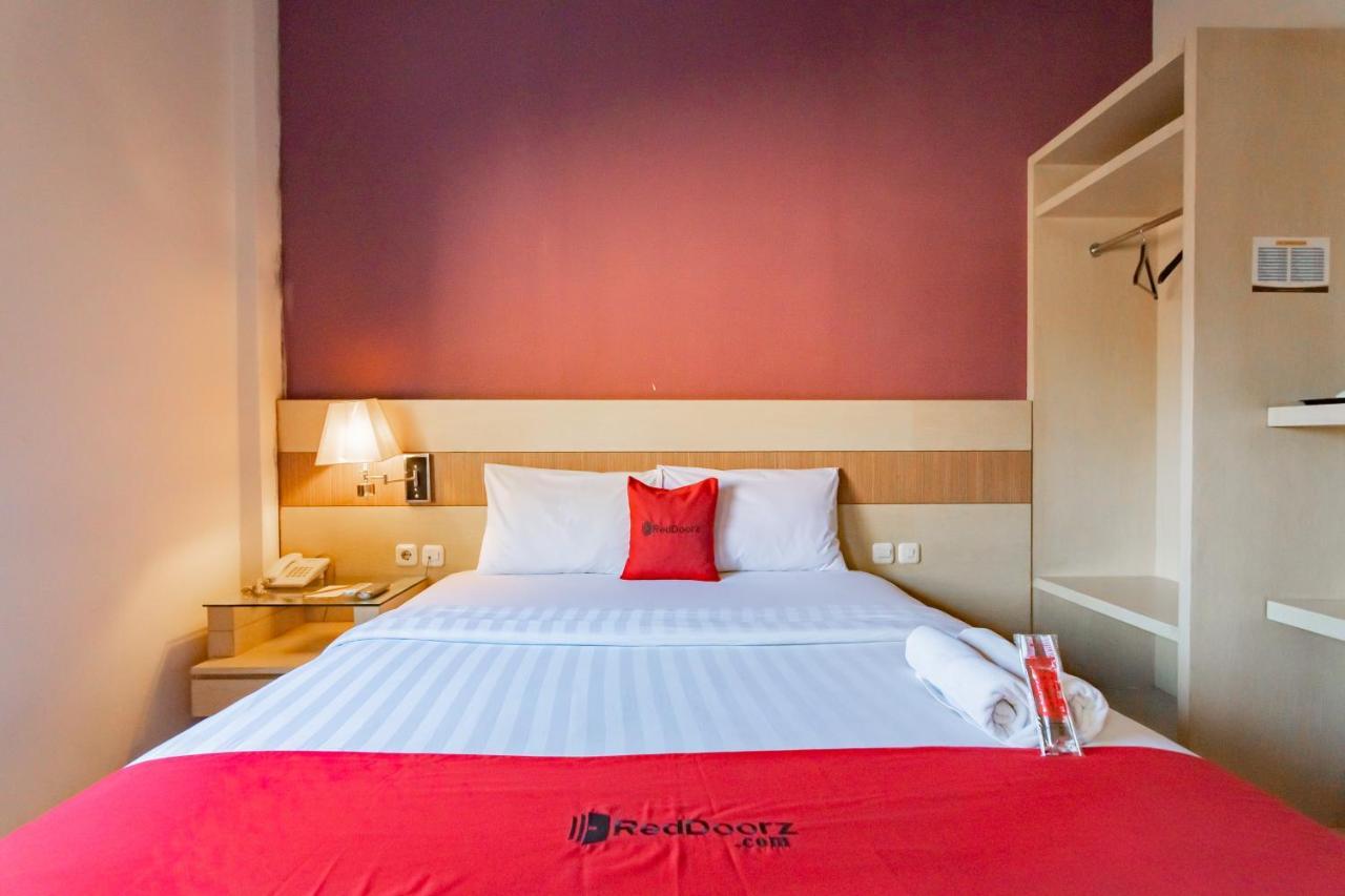 Reddoorz Premium Near Bandung Station Hotell Eksteriør bilde