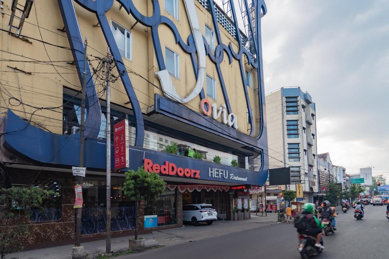 Reddoorz Premium Near Bandung Station Hotell Eksteriør bilde